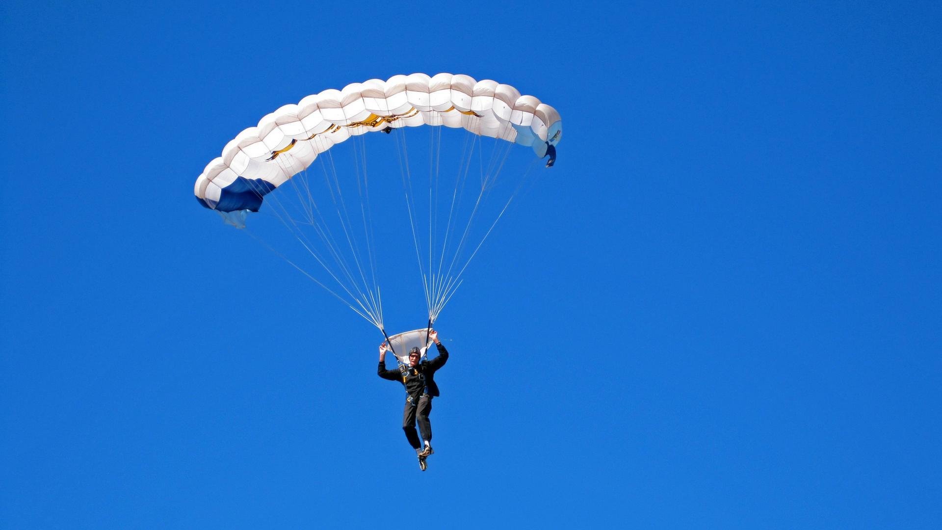 城市联赛引入新技术裁判辅助系统提升判罚准确性与公信力